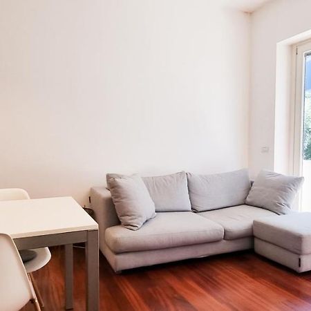 Joivy Superb Flat, 2 Balconies & Skyscrapers View Apartment Милано Екстериор снимка