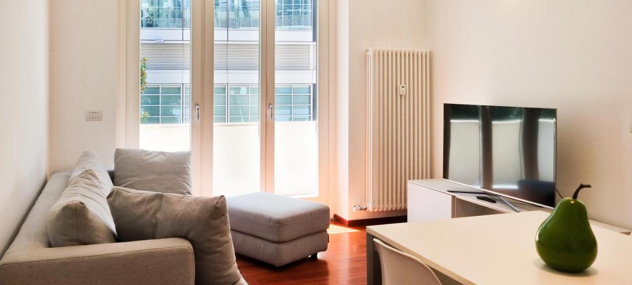 Joivy Superb Flat, 2 Balconies & Skyscrapers View Apartment Милано Екстериор снимка