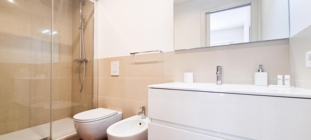 Joivy Superb Flat, 2 Balconies & Skyscrapers View Apartment Милано Екстериор снимка