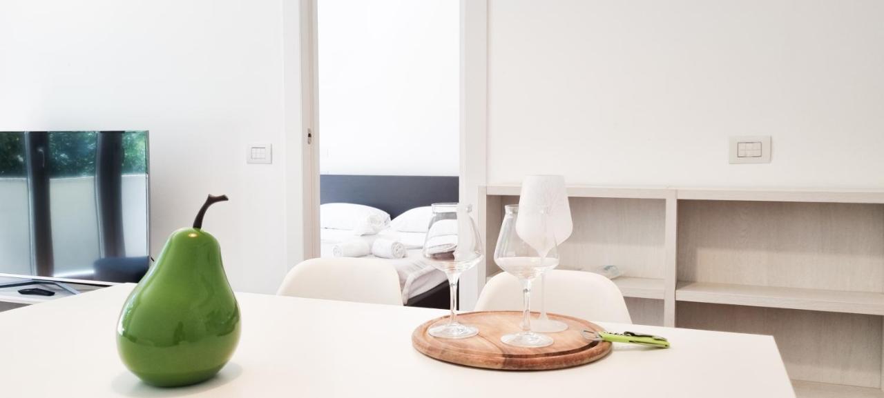 Joivy Superb Flat, 2 Balconies & Skyscrapers View Apartment Милано Екстериор снимка