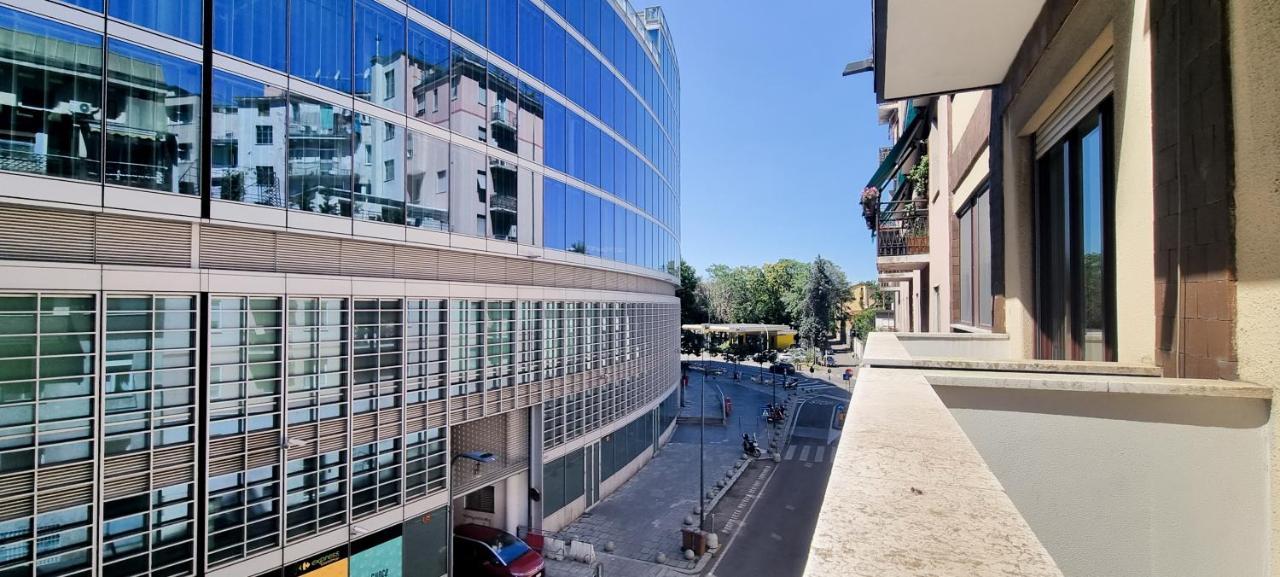Joivy Superb Flat, 2 Balconies & Skyscrapers View Apartment Милано Екстериор снимка